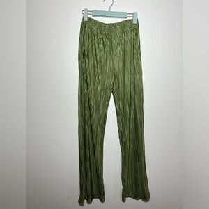Green Pleated pants with pockets loose fit size small brand Hey Babe NEW